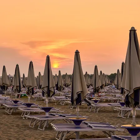 Poolside Serenity - Beahost Appartamento Bibione