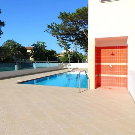 Poolside Serenity-beahost Apartmán